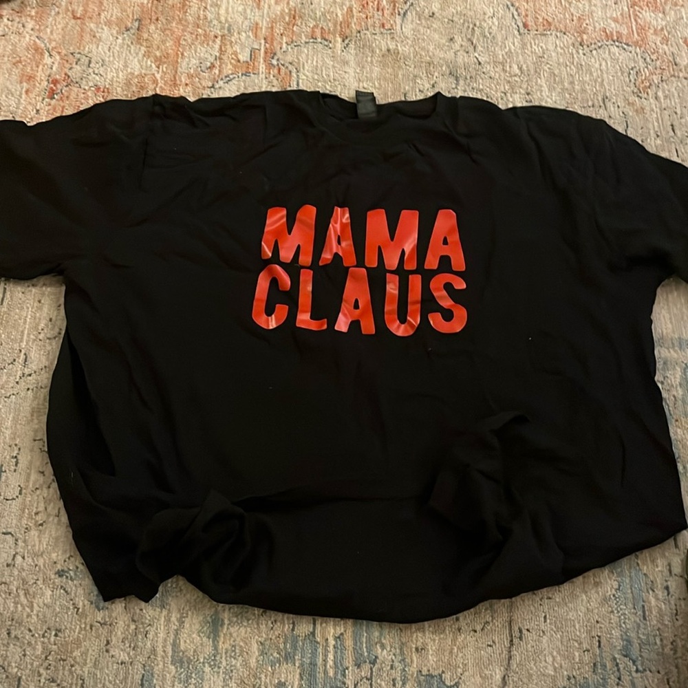 “MAMA CLAUS” Tee • XL